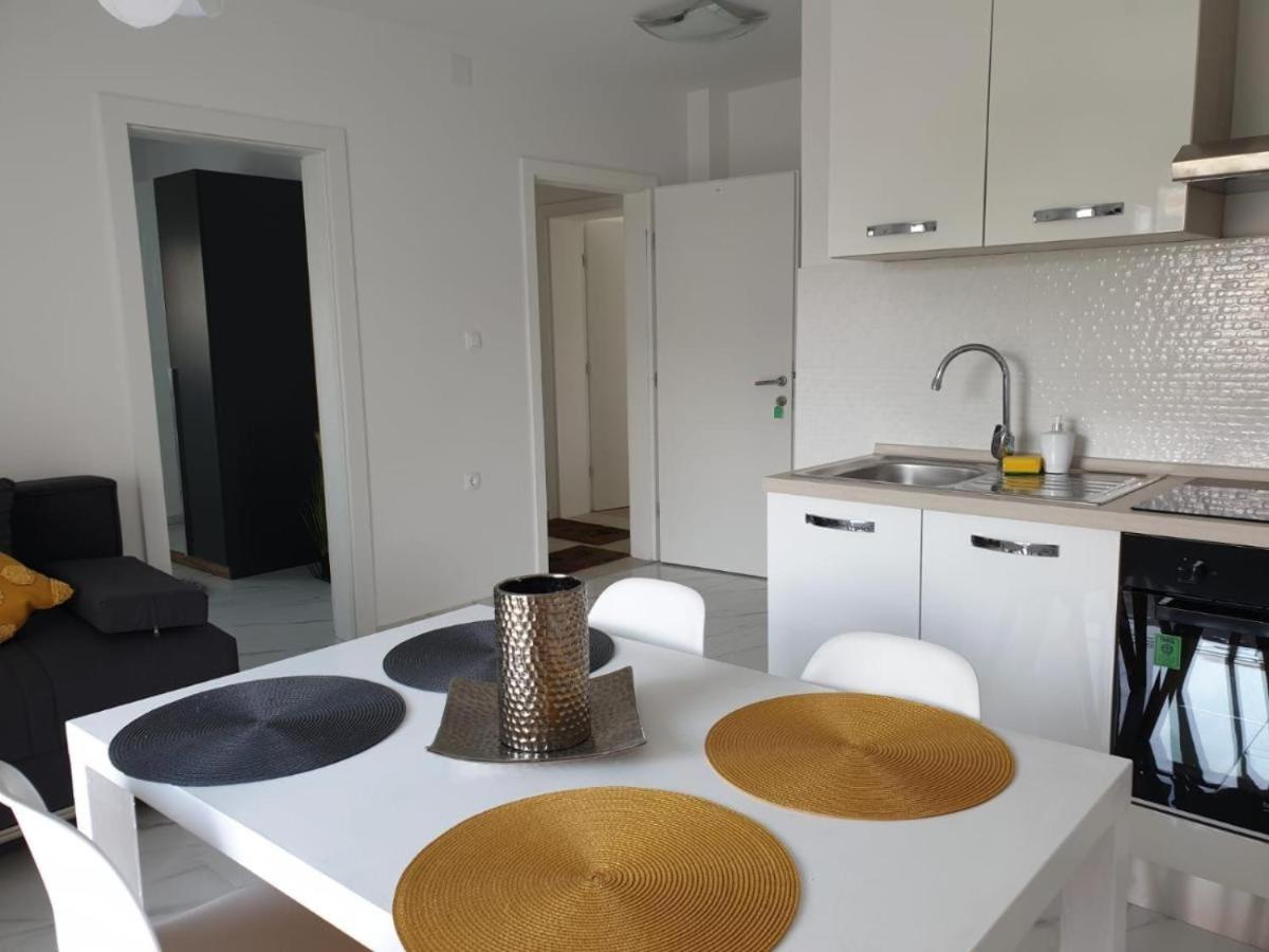 Premium Apartments Adore Новаля Екстериор снимка