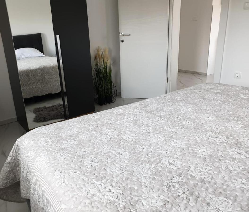 Premium Apartments Adore Новаля Екстериор снимка