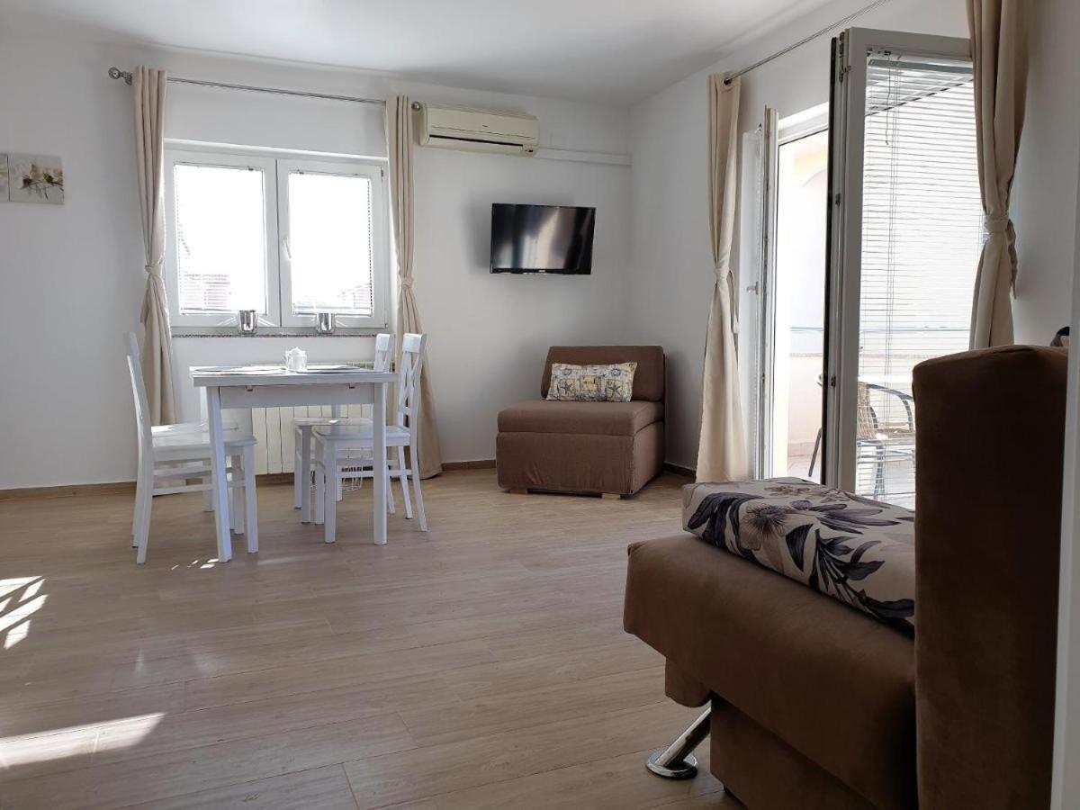 Premium Apartments Adore Новаля Екстериор снимка
