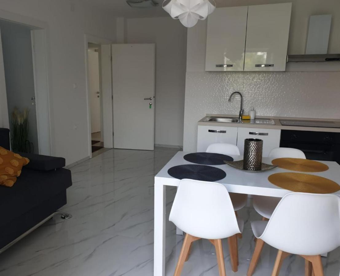 Premium Apartments Adore Новаля Екстериор снимка
